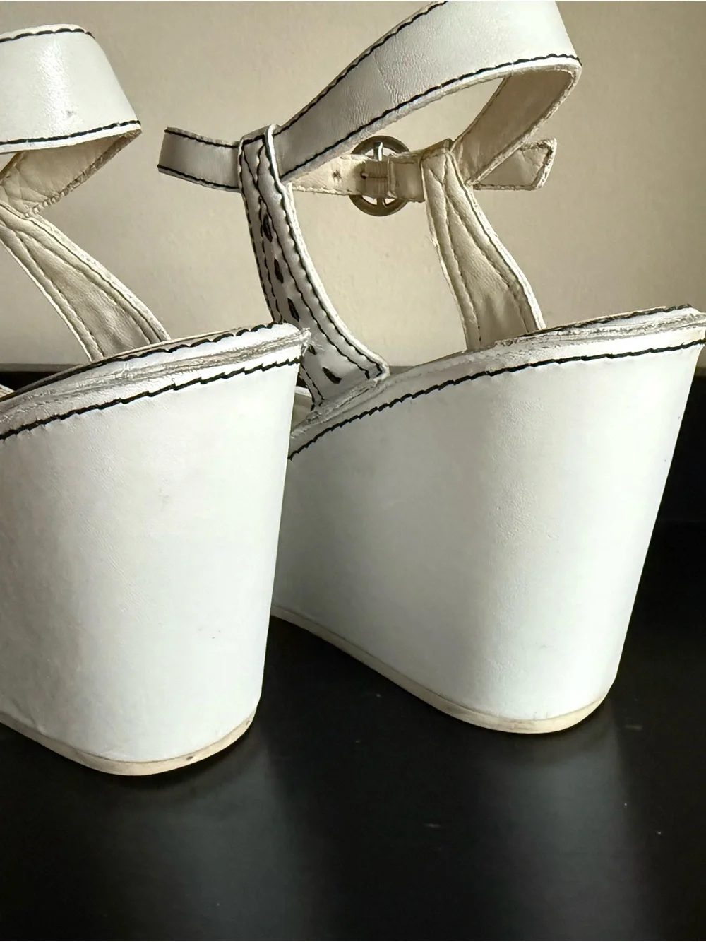 Company Ellen Tracy White Leather Wedge Sandals | Size 7 | Buckle Accent